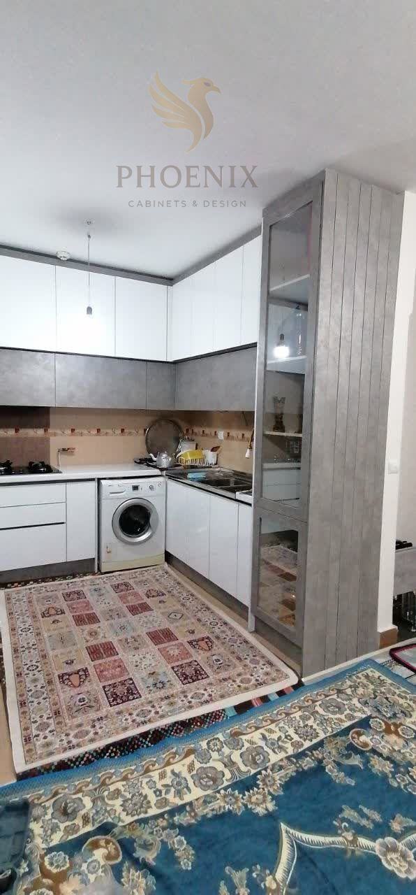 کابینت با کمد نمای شیشه‌ای
